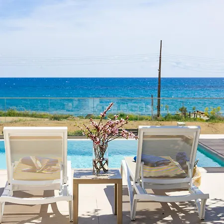 Pacy Villa *
