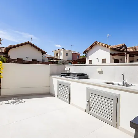 Pacy Villa *