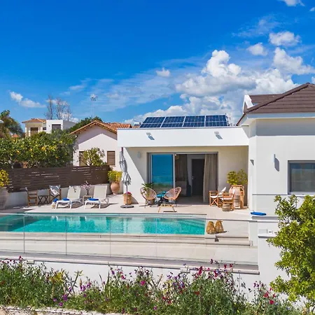 Pacy Villa